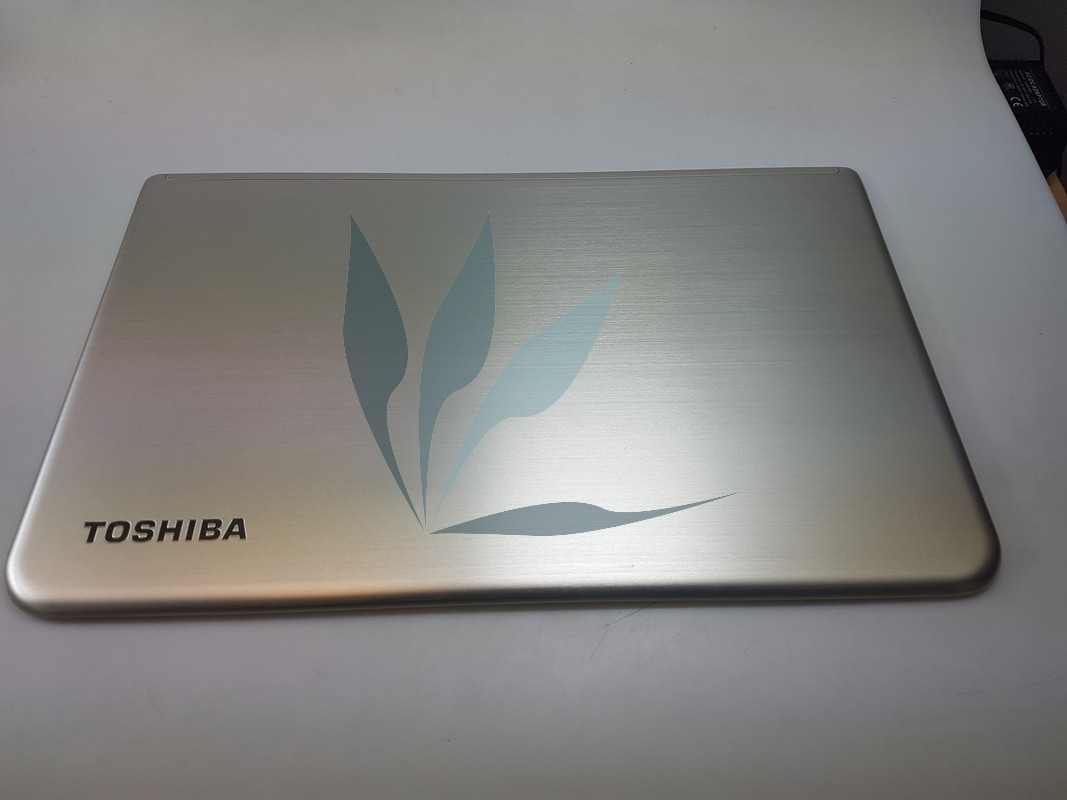 Plasturgie capot argent avec antenne et webcam pour Toshiba Satellite P50-B